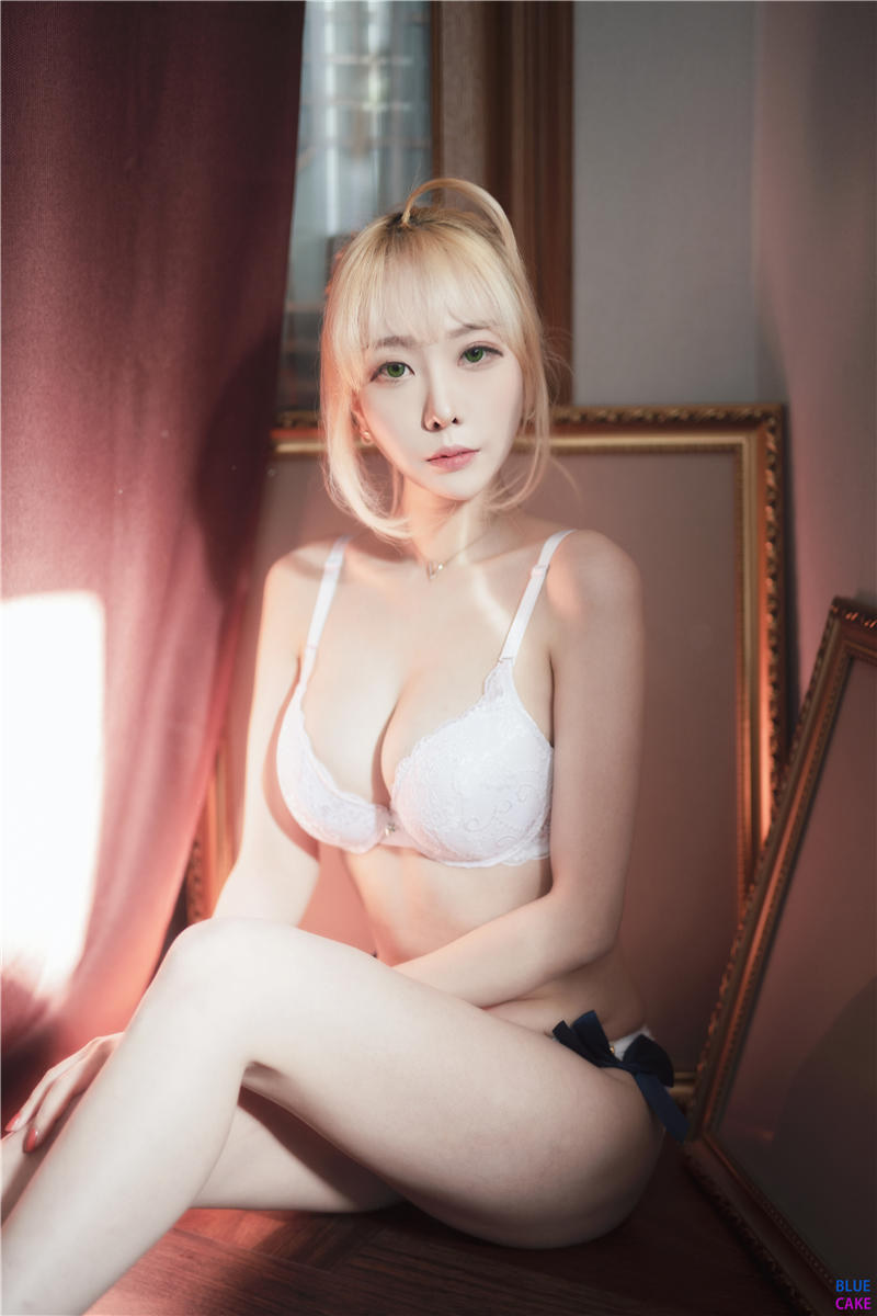 [BLUECAKE]Bomi (보미) & Zia (지아) Fate Saber x Thosaka Rin Lingerie A